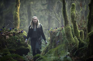 Illustration for article titled First Official Pics of Tomorrow People, The 100 and Star-Crossed!